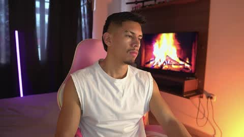 Snapshot of aaronfox_ chatting on May 2026 02:58:01 PM AARON online show from May 2026 02:58:01 PM