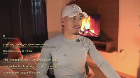 Snapshot of aaronfox_ chatting on May 2026 12:12:01 PM AARON online show from May 2026 12:12:01 PM
