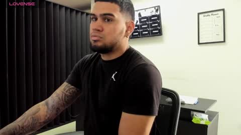 ig aaron hunter123 online show from March 2026 06:37:01 PM