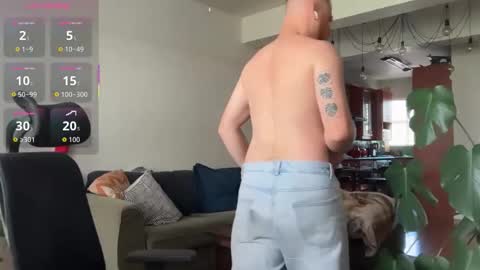 Snapshot of aaronstone_ chatting on October 2025 09:54:02 AM Scrufffypup online show from October 2025 09:54:02 AM