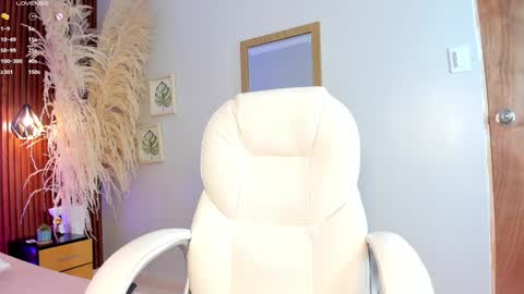 Snapshot of aashley_jones chatting on December 2024 05:15:02 AM Aashley online show from December 2024 05:15:02 AM