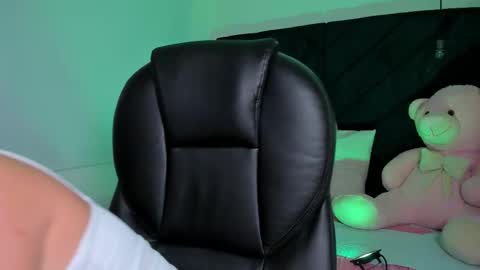 Abby Roux online show from September 2025 03:06:01 AM