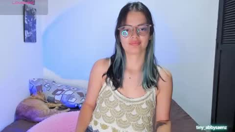 Abby Saenz online show from September 2025 06:46:01 PM