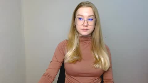 Abby Lovense is active online show from April 2026 01:01:01 PM