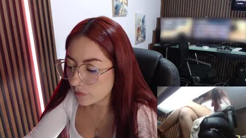 Snapshot of abbystones chatting on February 2025 02:33:01 PM Abby Stones online show from February 2025 02:33:01 PM