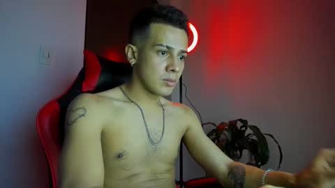 Independence model AbelAsburgo online show from April 2026 02:55:01 AM