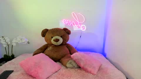  Abella and Kendra  online show from February 2025 08:05:02 PM