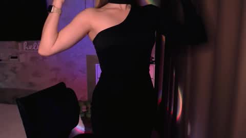 Anna online show from November 2025 08:18:01 PM