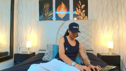 Snapshot of abravanel_sefardi chatting on June 2026 09:06:02 PM Abrovanel online show from June 2026 09:06:02 PM