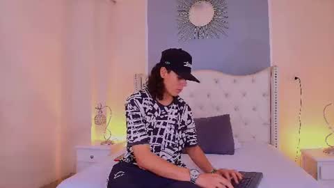 Snapshot of abravanel_sefardi chatting on June 2026 10:58:02 PM Abrovanel online show from June 2026 10:58:02 PM