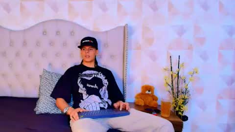 Snapshot of abravanel_sefardi chatting on July 2026 09:58:02 PM Abrovanel online show from July 2026 09:58:02 PM