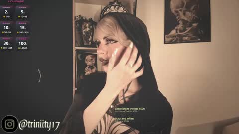 Snapshot of abril__colen chatting on December 2024 04:17:01 PM April online show from December 2024 04:17:01 PM