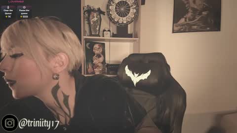 Snapshot of abril__colen chatting on December 2024 03:54:02 PM April online show from December 2024 03:54:02 PM