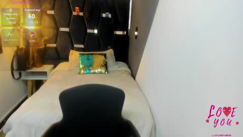 Snapshot of abril_fox__ chatting on April 2026 08:17:01 PM Abril Fox online show from April 2026 08:17:01 PM