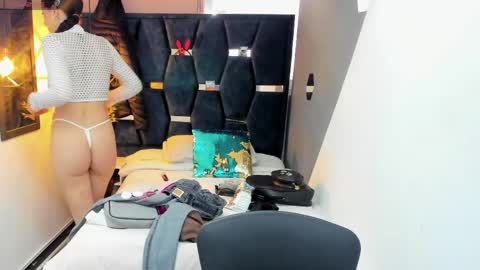 Snapshot of abril_fox__ chatting on April 2026 09:04:01 PM Abril Fox online show from April 2026 09:04:01 PM