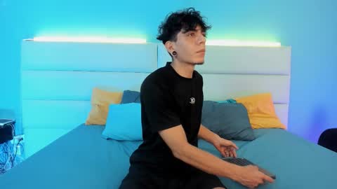 Abril and Julian online show from February 2026 11:33:01 AM