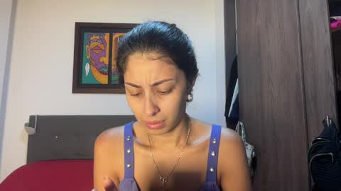 abrilsantosxo online show from April 2026 12:35:02 PM