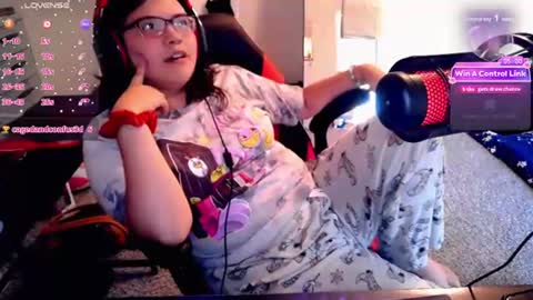Snapshot of achubbygummy chatting on July 2026 10:33:01 PM AChubbyGummy online show from July 2026 10:33:01 PM