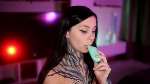 acid_pie online show from September 2025 05:57:01 PM