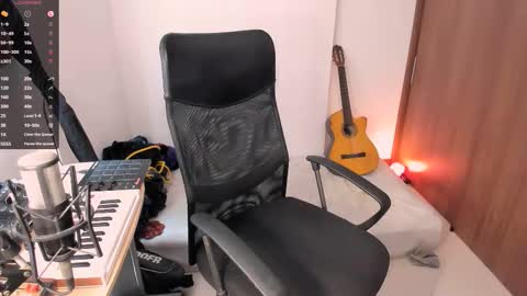 Snapshot of adam_rocket chatting on October 2025 04:18:01 PM  Adam online show from October 2025 04:18:01 PM