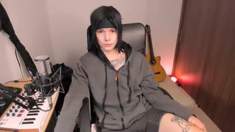 Snapshot of adam_rocket chatting on October 2025 01:31:02 AM  Adam online show from October 2025 01:31:02 AM