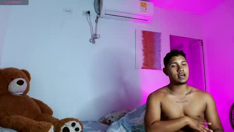 ADAMS Y NIKI online show from February 2025 11:25:02 PM