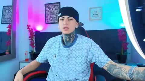 AdamsWalkerr  online show from February 2026 12:17:01 PM