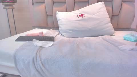 adela chase online show from February 2025 05:10:01 AM