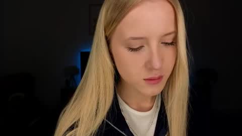 Snapshot of adele_armas chatting on April 2026 09:04:01 PM Adele online show from April 2026 09:04:01 PM