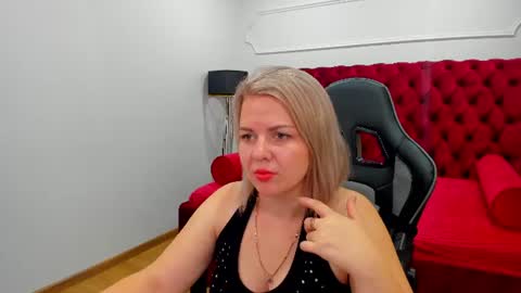Snapshot of adeleravelle chatting on July 2026 05:23:01 AM AdeleRavelle online show from July 2026 05:23:01 AM