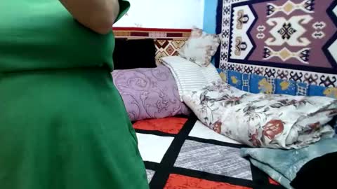 Larisa online show from November 2025 06:45:02 AM