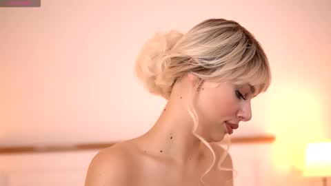 Snapshot of adelineking chatting on September 2025 01:44:01 AM Ade online show from September 2025 01:44:01 AM