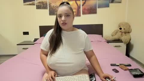 Snapshot of adellineee chatting on May 2026 08:43:02 PM Adellineee online show from May 2026 08:43:02 PM
