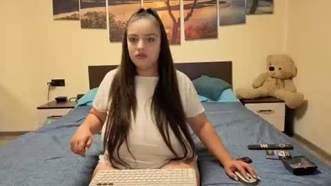 Snapshot of adellineee chatting on June 2026 08:44:02 PM Adellineee online show from June 2026 08:44:02 PM