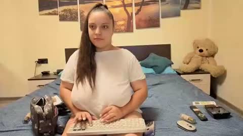 Snapshot of adellineee chatting on June 2026 08:39:02 PM Adellineee online show from June 2026 08:39:02 PM