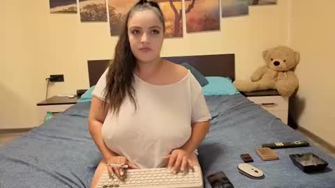 Snapshot of adellineee chatting on June 2026 08:37:02 PM Adellineee online show from June 2026 08:37:02 PM
