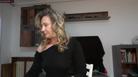 Snapshot of adelllee chatting on May 2026 10:24:02 AM adelllee online show from May 2026 10:24:02 AM