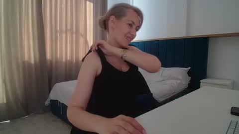 Snapshot of adellynrose chatting on June 2026 03:27:01 PM Adellyn online show from June 2026 03:27:01 PM