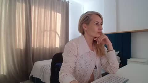 Snapshot of adellynrose chatting on July 2026 03:14:02 PM Adellyn online show from July 2026 03:14:02 PM