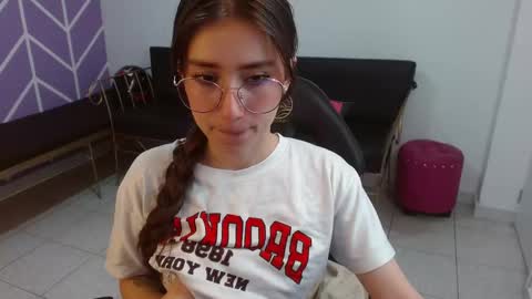 Snapshot of adhara_kitten chatting on October 2025 01:34:01 PM Adhara online show from October 2025 01:34:01 PM