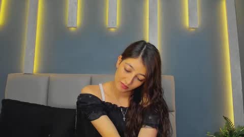 Adhara Hamilton  online show from September 2025 07:02:02 PM