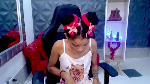 adisson_petite1 online show from February 2026 05:36:02 PM