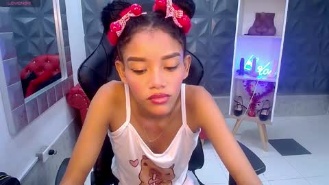 adisson_petite1 online show from February 2026 05:32:01 PM