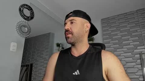 Juan online show from October 2025 06:08:02 PM