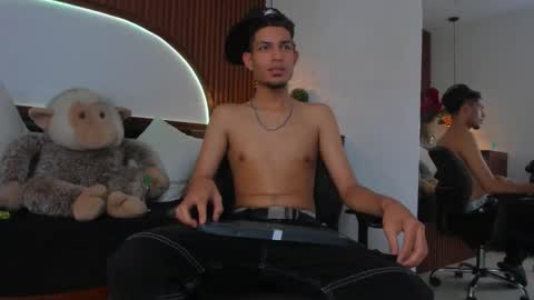 adonis_wb online show from December 2025 05:51:01 PM