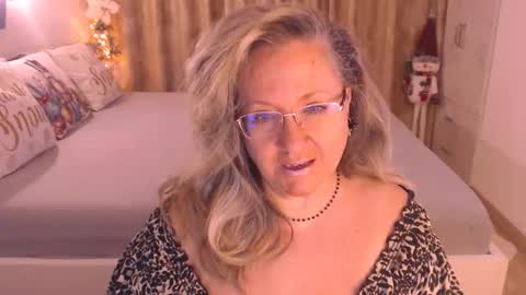 Cryna online show from December 2025 11:06:02 AM