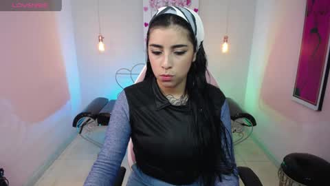 Adri  online show from April 2026 11:17:01 AM