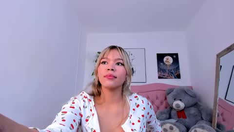 Snapshot of adria_ross chatting on February 2025 05:06:01 PM Adriana online show from February 2025 05:06:01 PM
