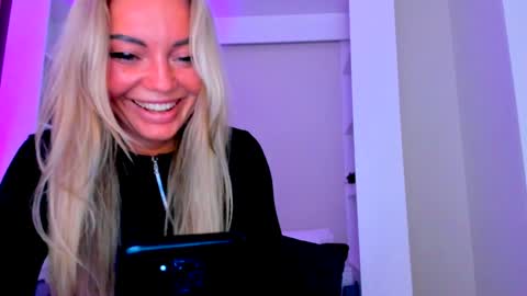 Snapshot of adriana_coy_ chatting on February 2025 06:08:02 PM Adriana online show from February 2025 06:08:02 PM