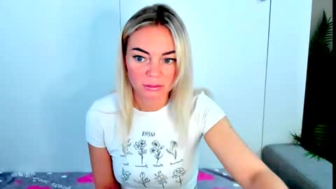 Adriana online show from June 2026 11:09:01 AM